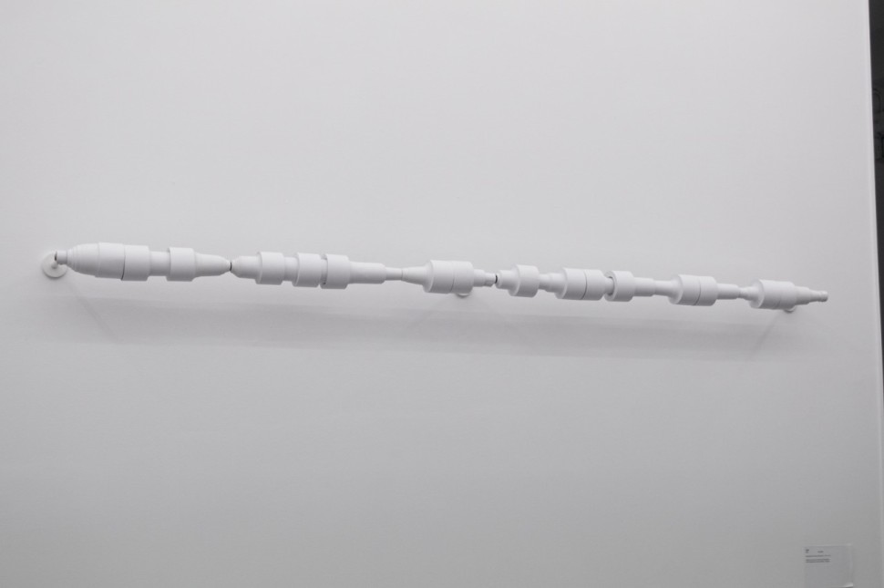 BRISE  2014  spectrogramme de rubans de papier blanc - 1,50 m x 0,10 m  Sculpture sonore muette : transcription spectrographique  «sur le vide papier que la blancheur défend» S. Mallarmé